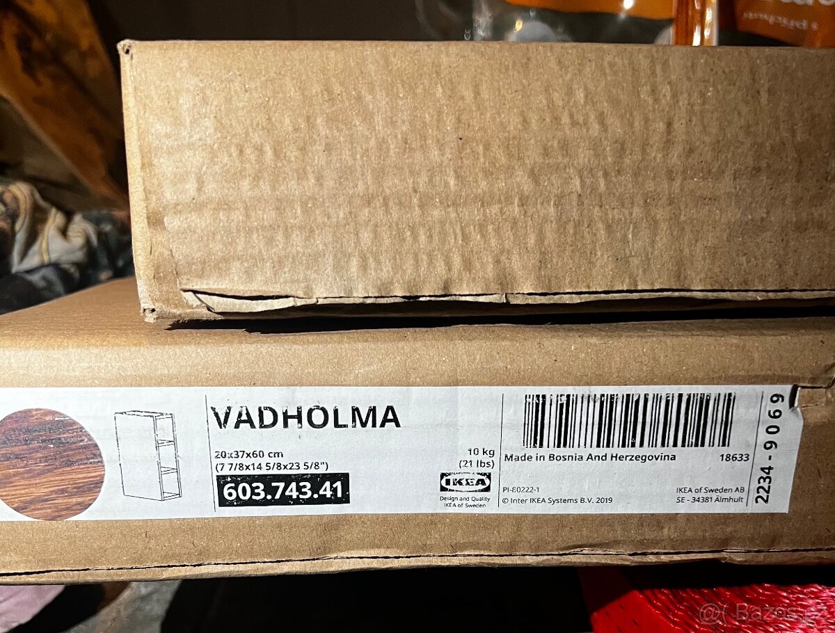 Nástěnná skříň