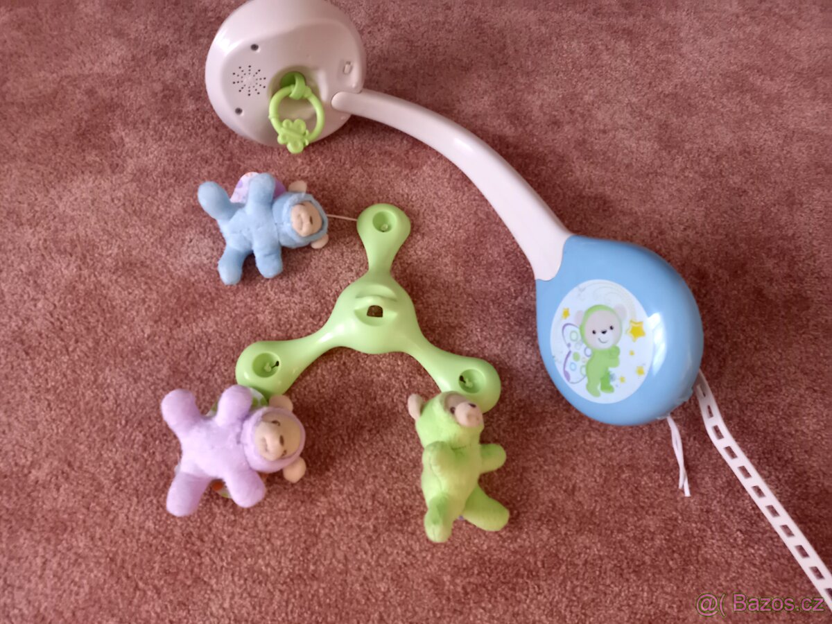 Kolotoč nad postýlku