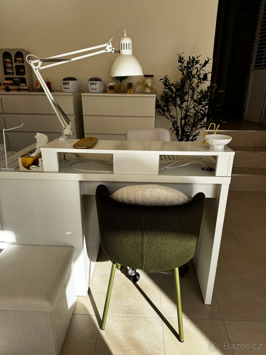 Pronájem manikérského stolu Praha 2