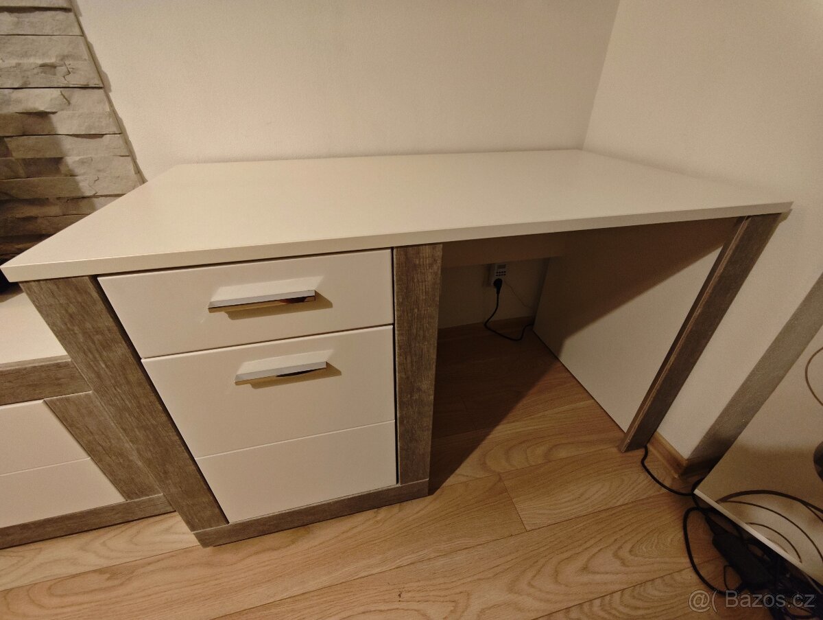 Psací stůl s úložným prostorem – 128x67 cm