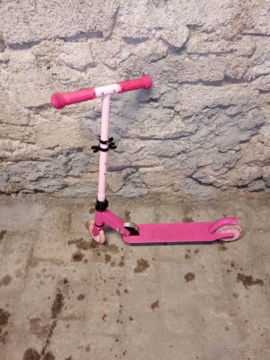 Skládací koloběžka dobrém stavu dle fotek