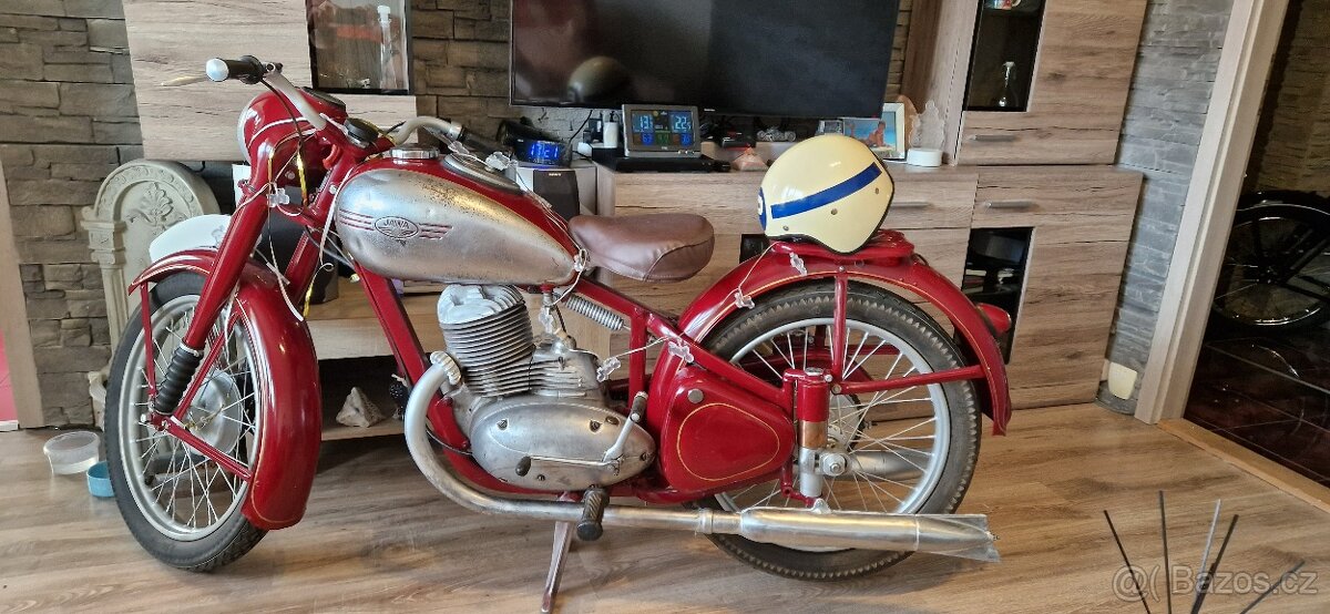 Jawa 250 pérak