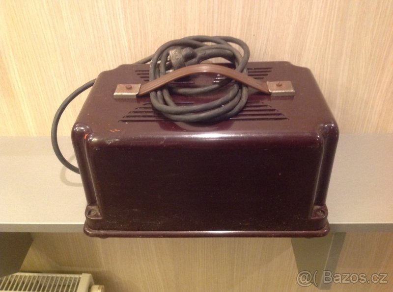 Stabilisátor napětí ST 250 - bakelit