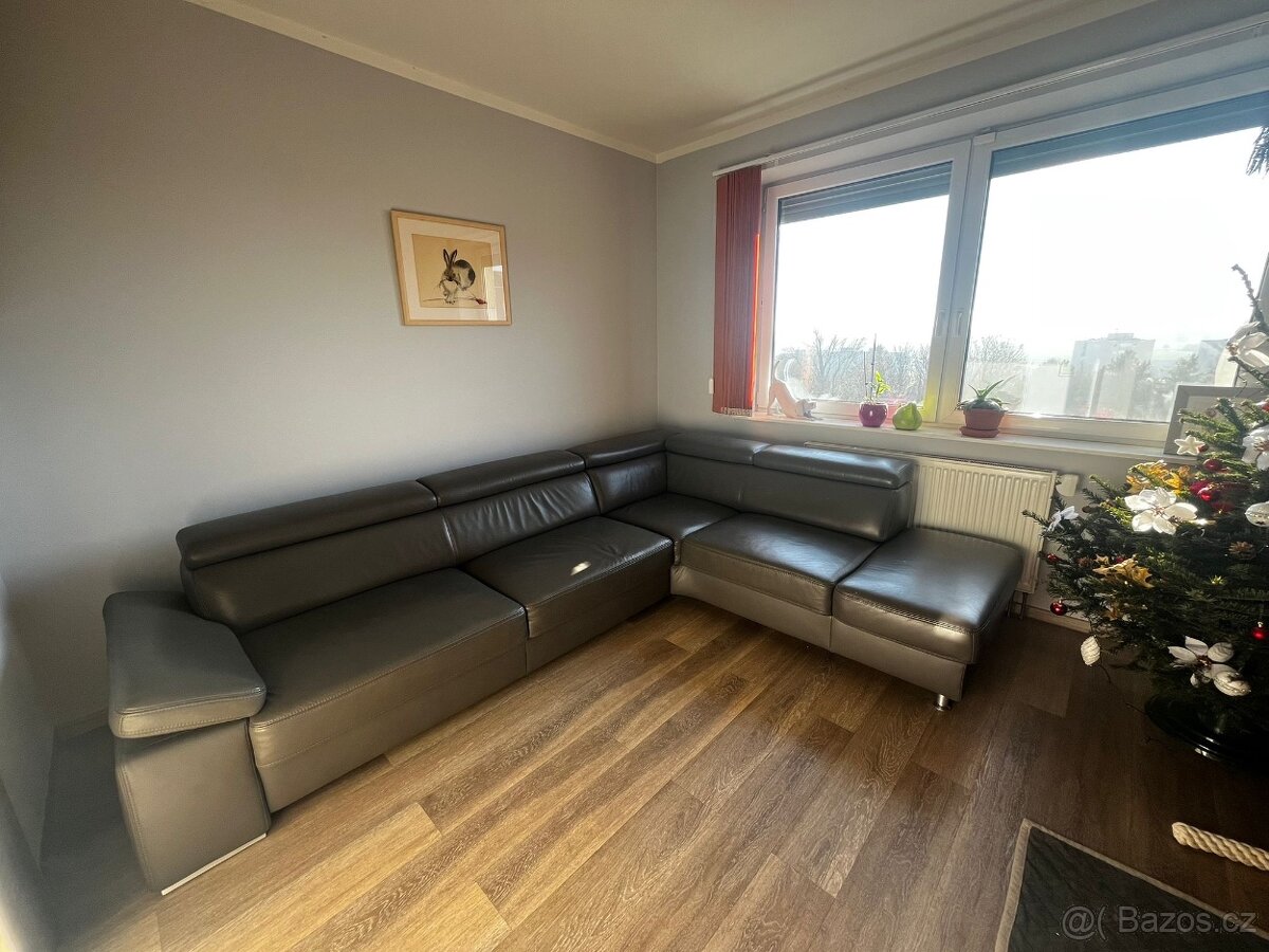 Velká pohodlná sedací souprava