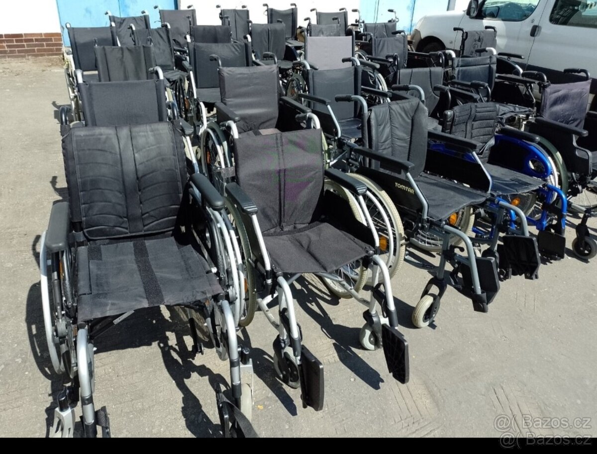 Skládací invalidní vozík
