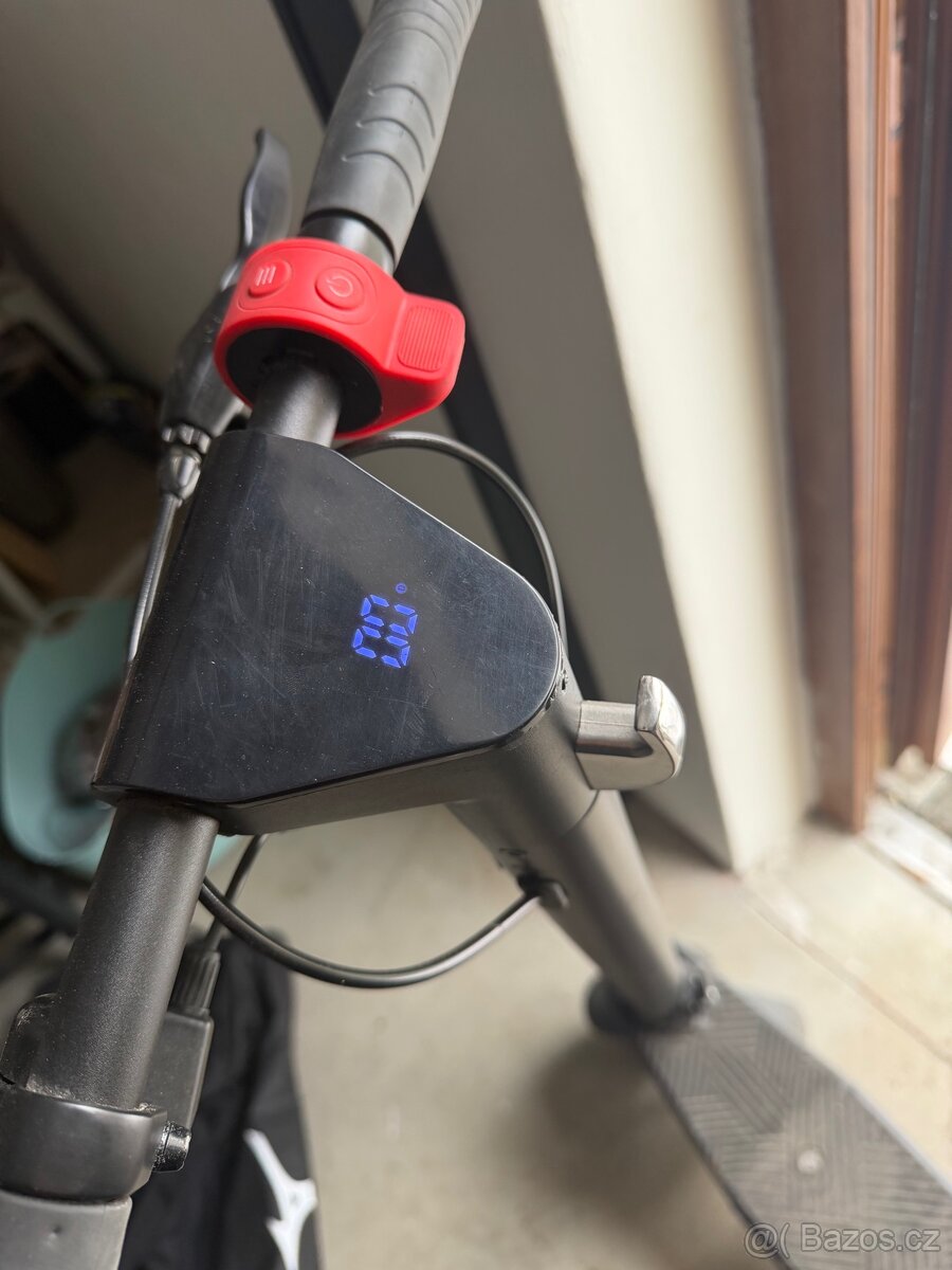 Elektrokolobezka cory