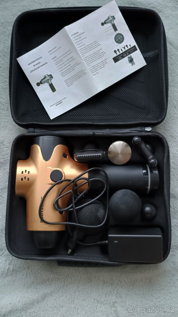 Masážní pistole s příslušenstvím