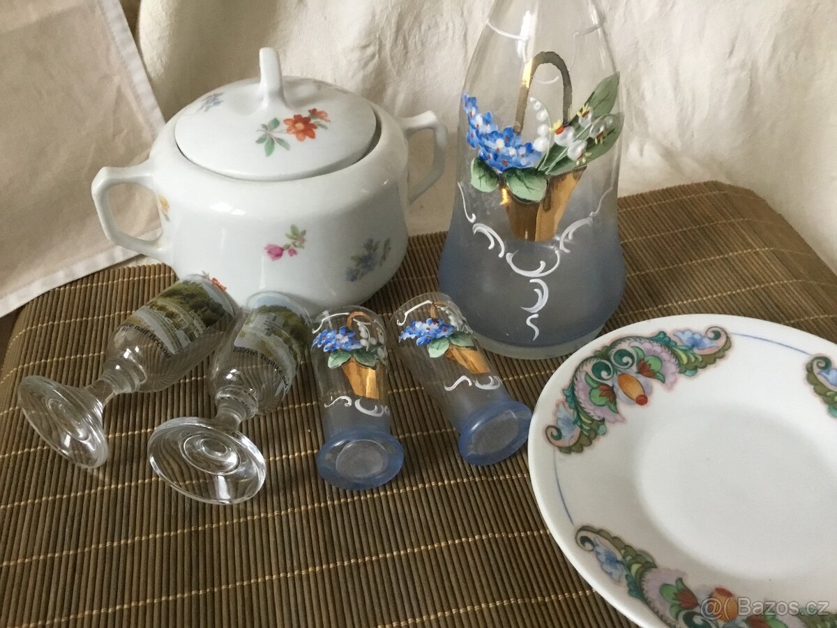 karafa, cukrenka, odlivky, talirek, konvice