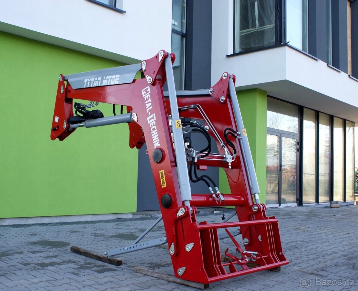 Čelní nakladač na traktor