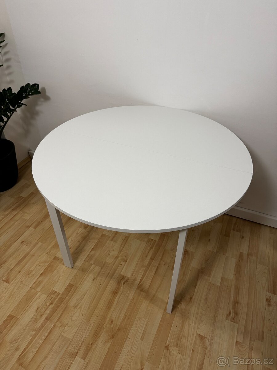 Prodám jídelní stůl IKEA VIHALS – bílý