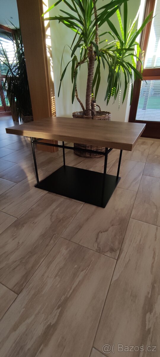 Konferenční stolek