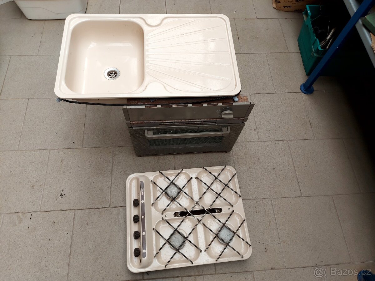 Karavanový celý kuchyňský set