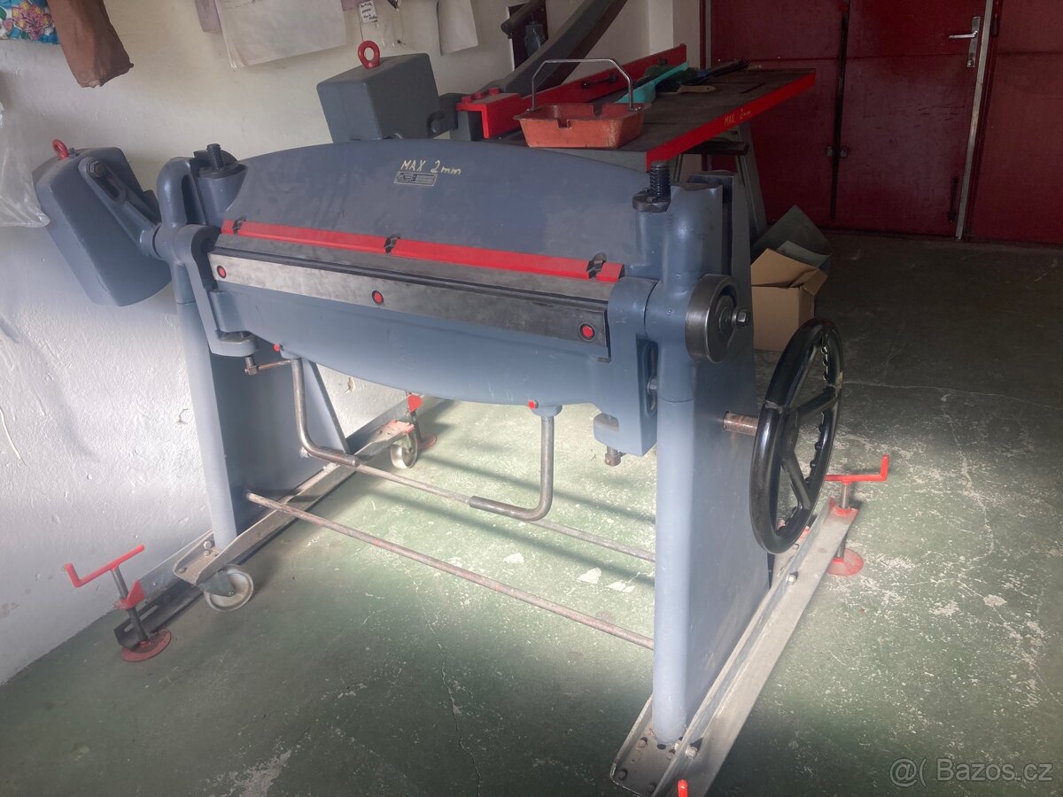 Ruční ohýbačka plechů