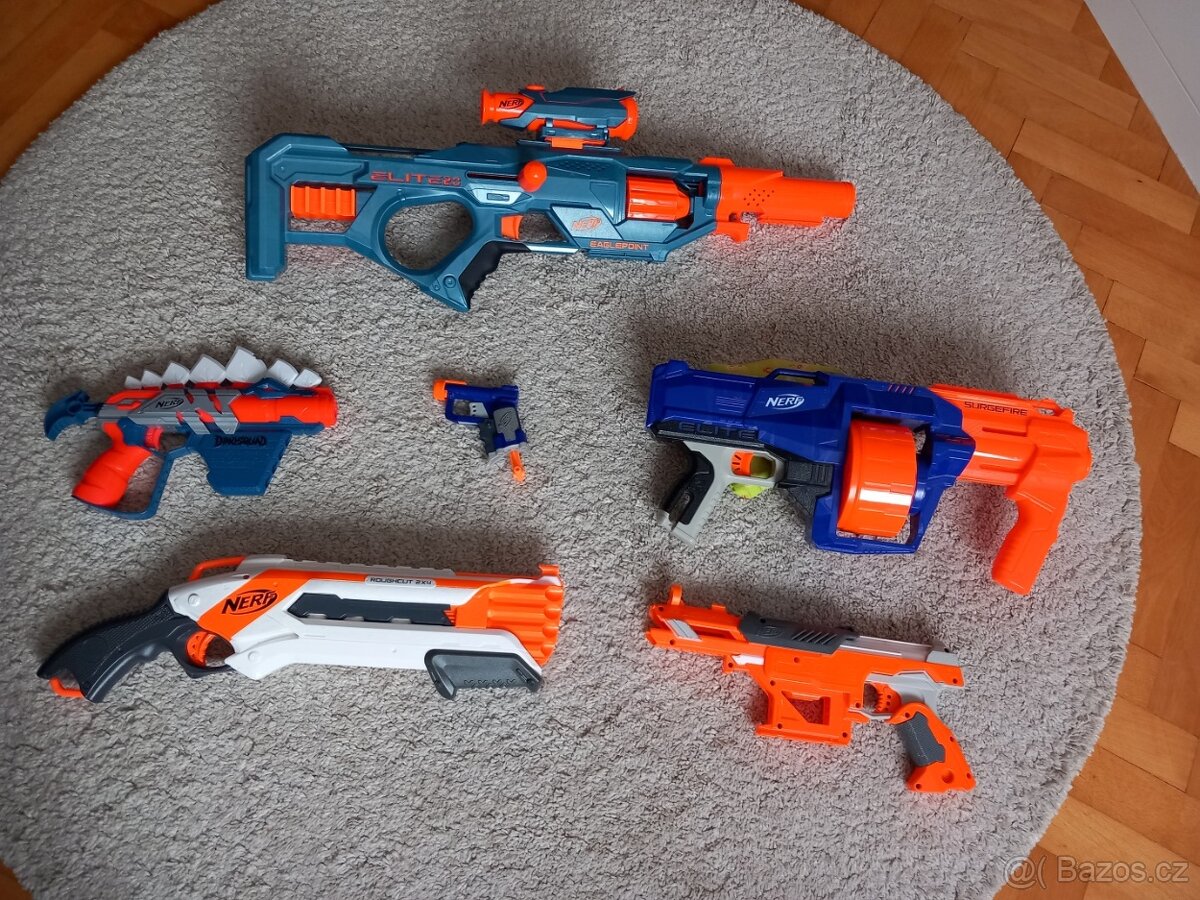 NERF pistole, náboje, doplňky