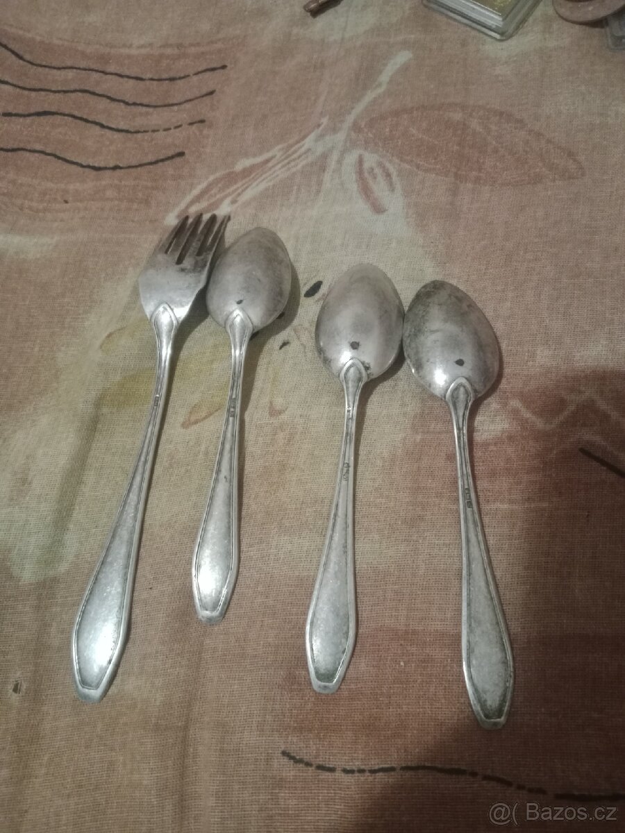 Portříbřený příbor