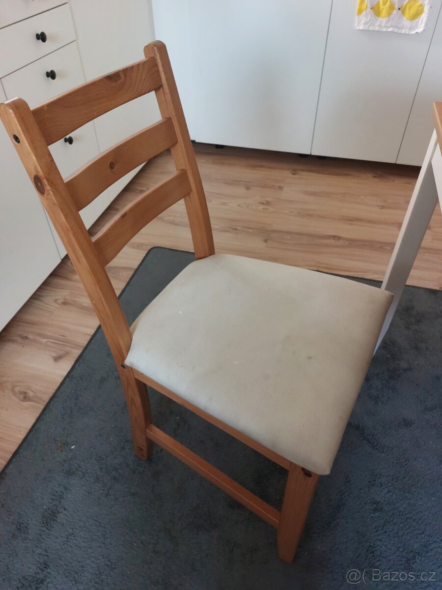 Jídelní stůl a 4 židle IKEA