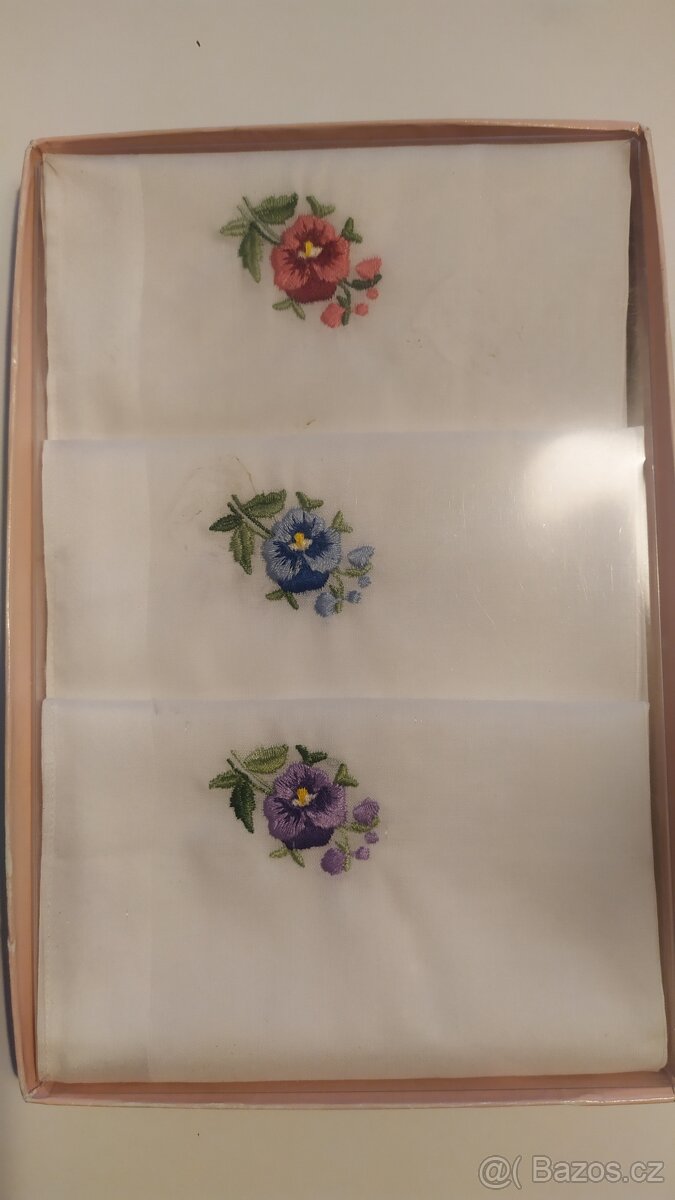 Damske vysivane kapesniky 3ks - maceska