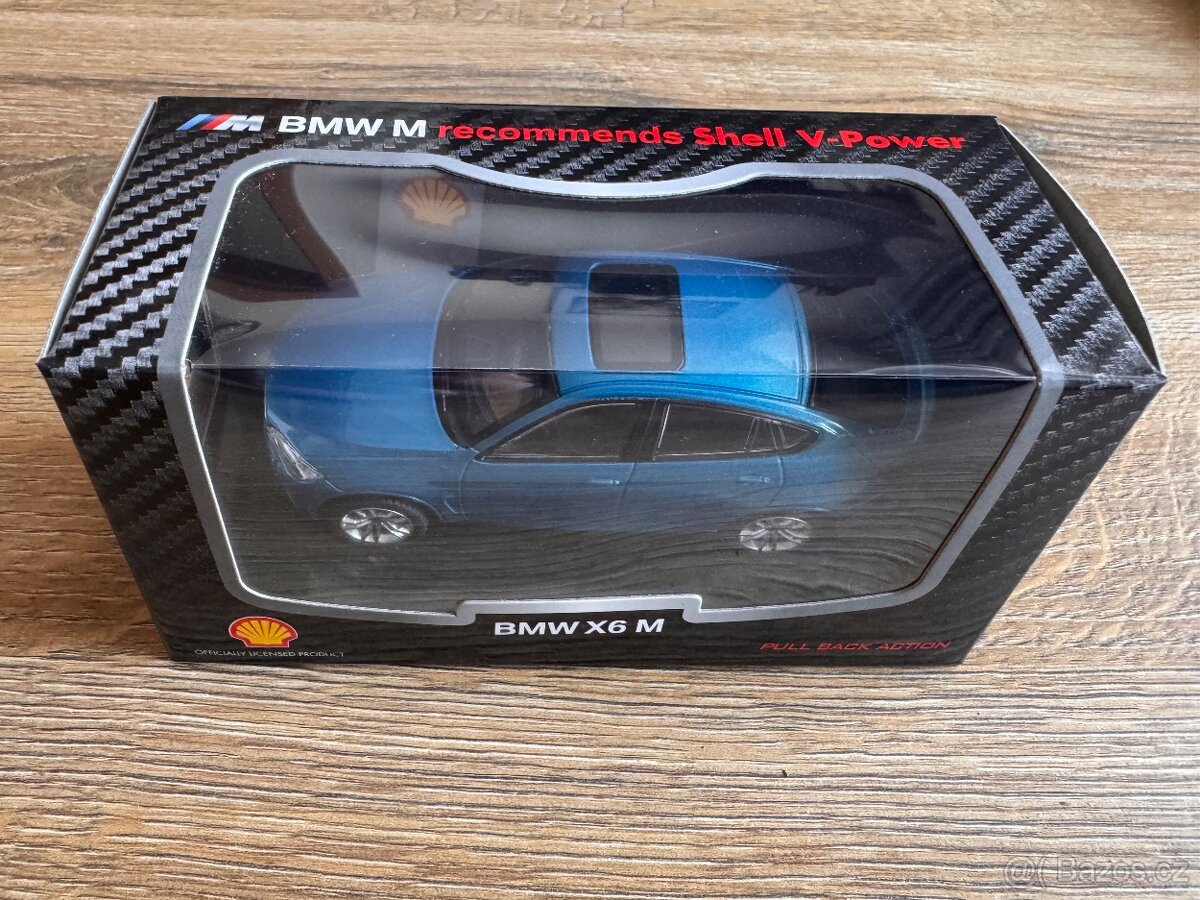 Sběratelský model autíčka BMW C6 M, modré barvy.