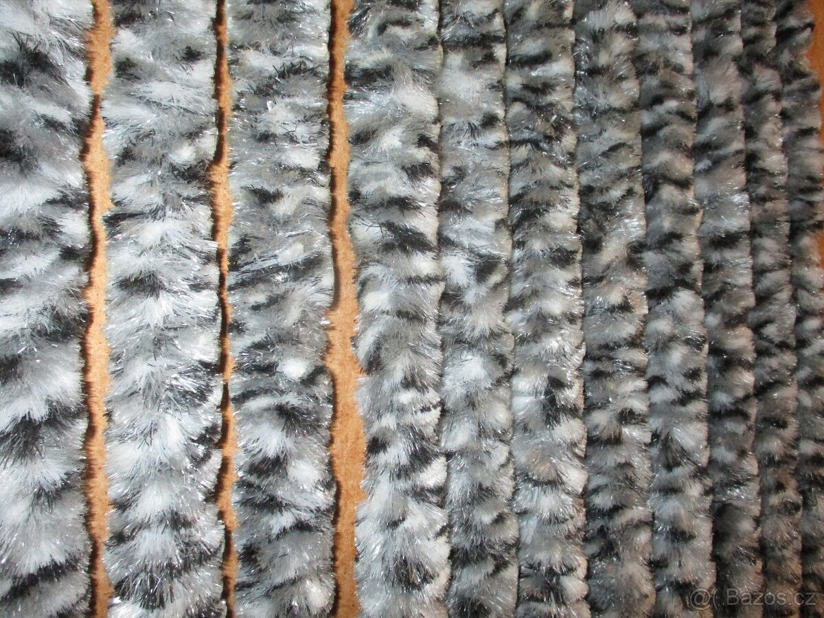 závěs do dveří karavanu