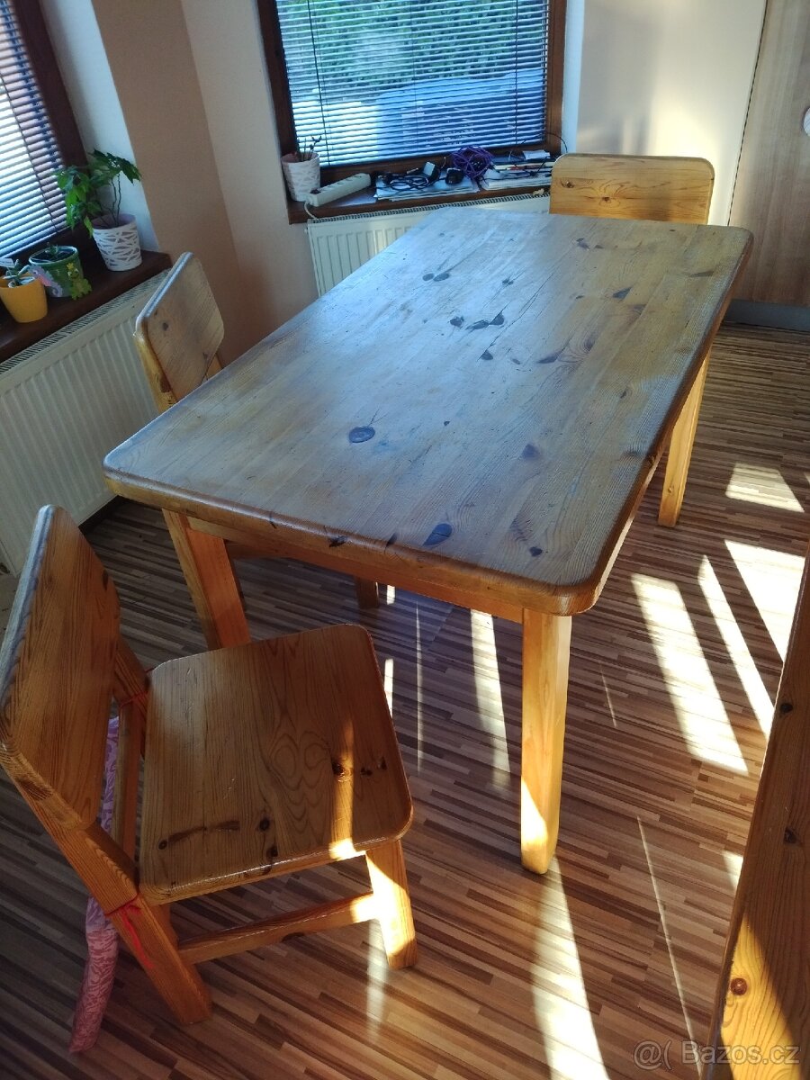 Jidelni drevena sestava