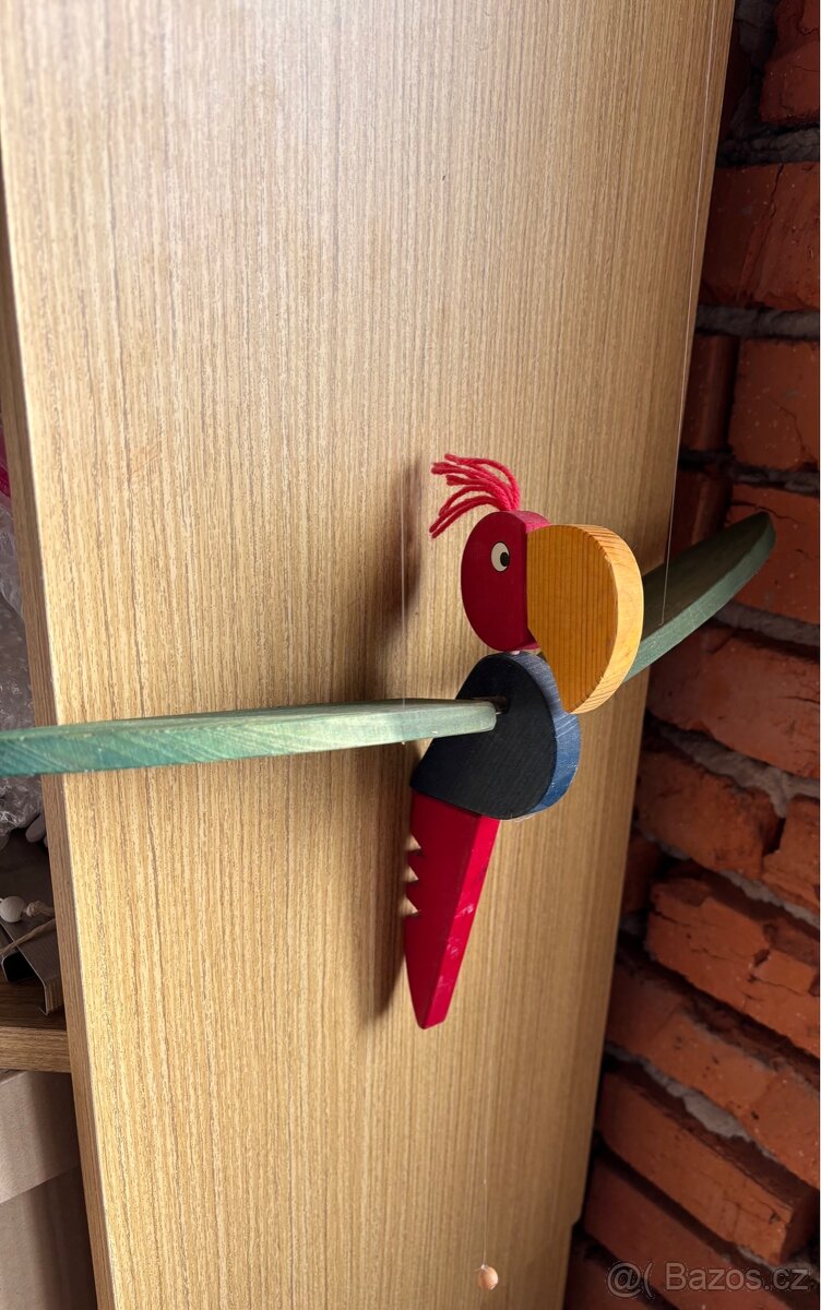 Dřevěný papoušek