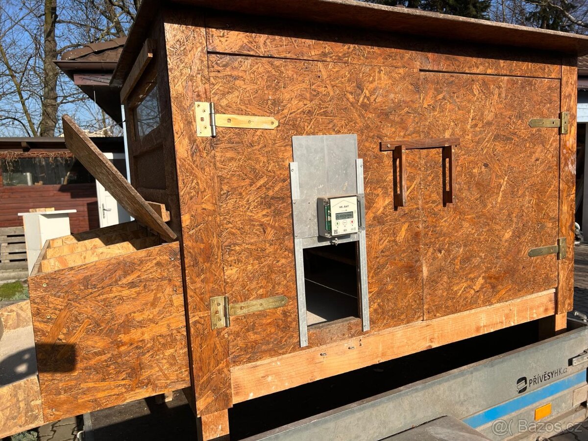 PRODÁM KURNÍK PRO AŽ 15 SLEPIC (NEBO 14 A JEDNU DIVAČKU)