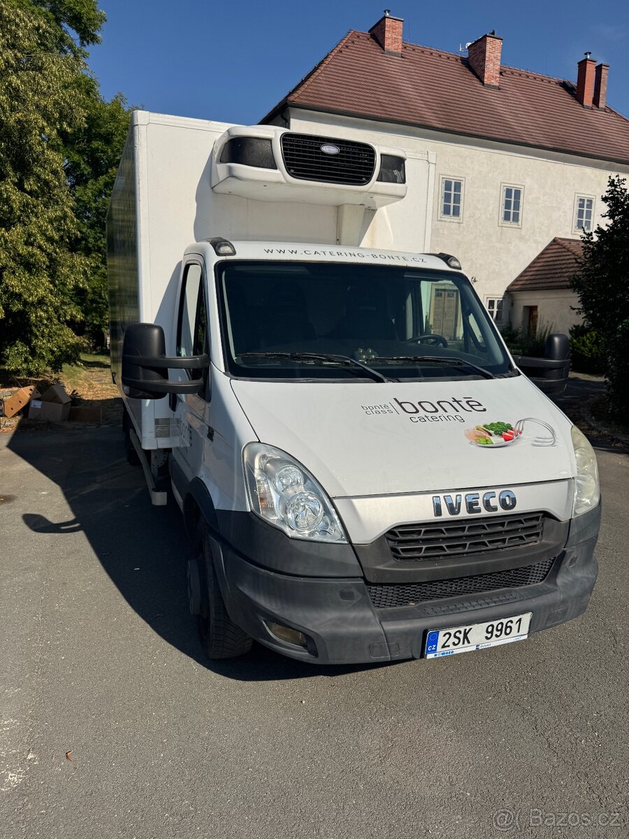 Náklaďák Iveco s novou hydraulickou rampou
