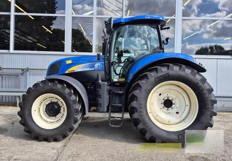 Traktor New Holland T 6090 PC