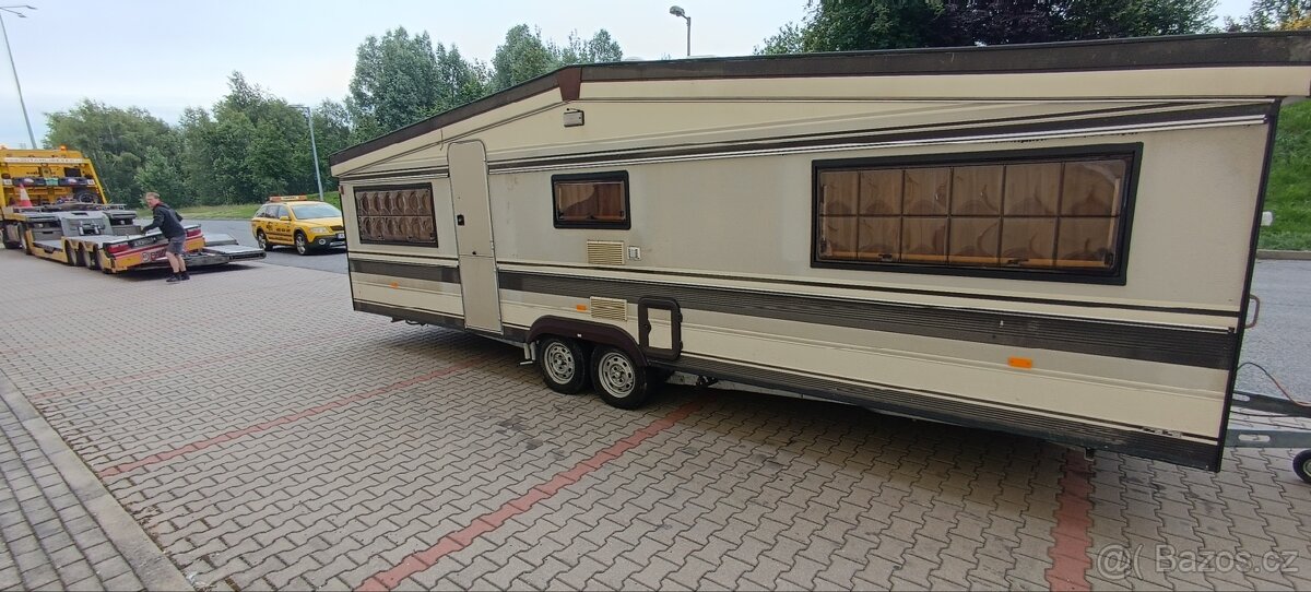 Hobby LandHaus karavan