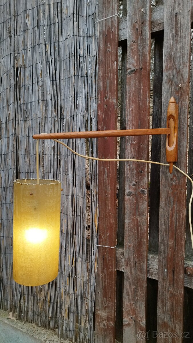 Prodám dřevěnou nástěnnou lampu ÚLUV.