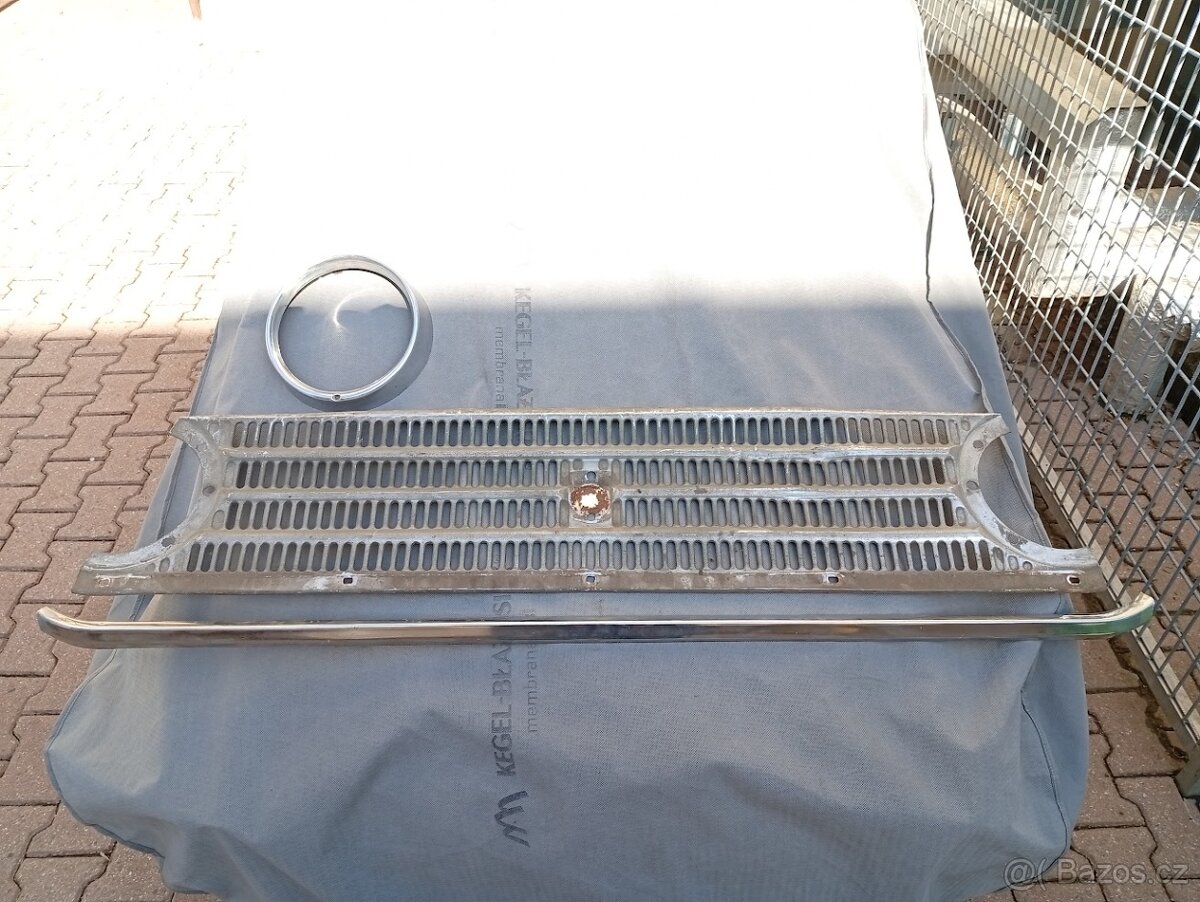 Moskvič 408 - maska s kruhovými světly, lišta, rámeček