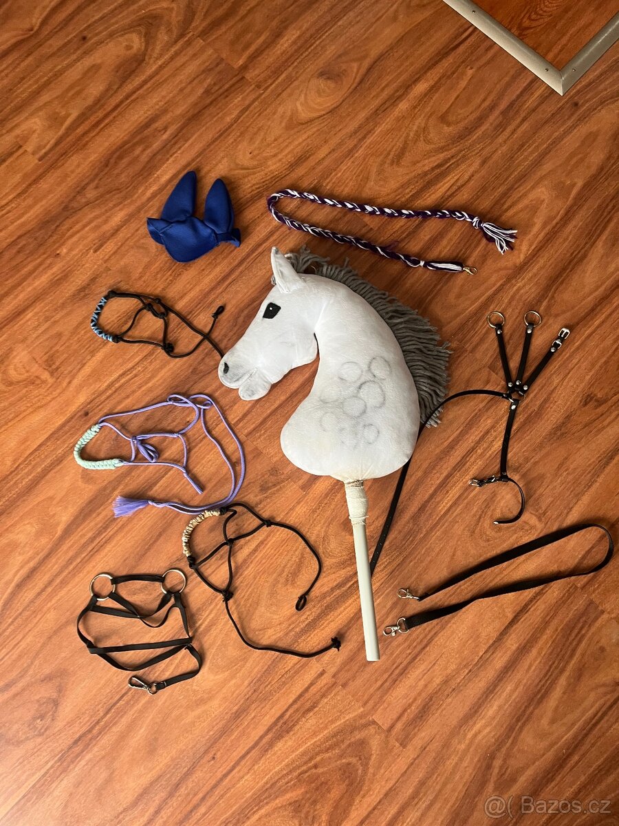 Prodám hobby horse s vybavením