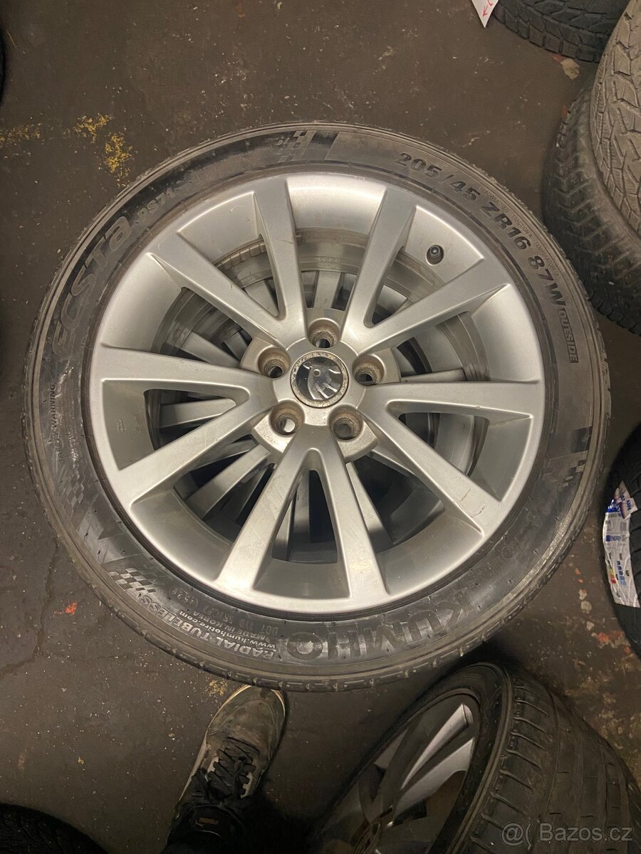 Kola 205/45 R45