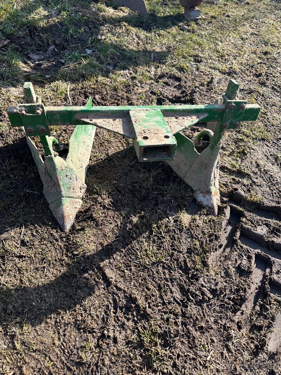 Hrobkovač a řádkovač na brambory