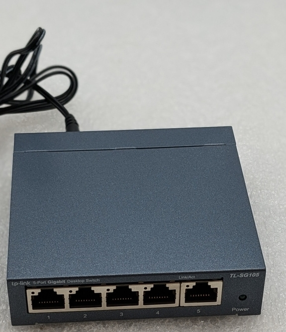 Prodám kovový switch TP-LINK TL-SG105