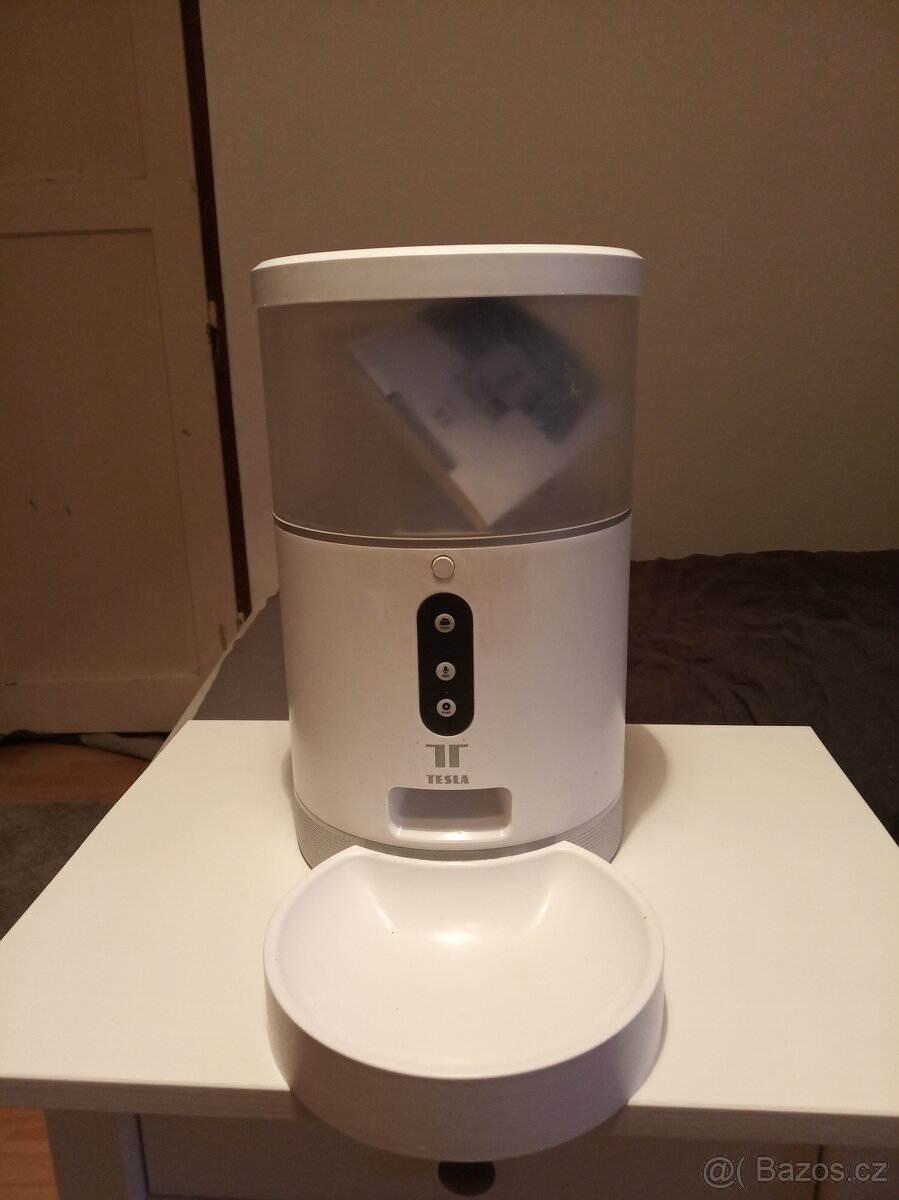 dávkovač krmiva pro psy nebo kočky Tesla Smart