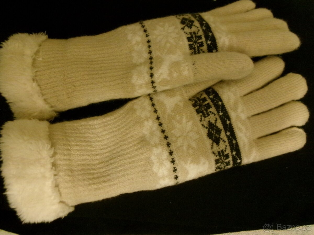 Dívčí rukavice.