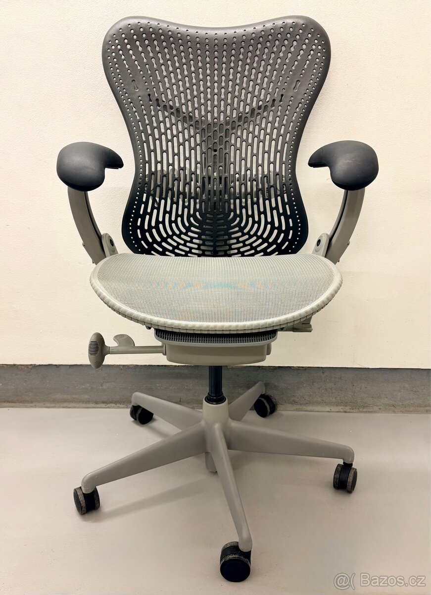 Kancelářská židle Herman Miller Mirra