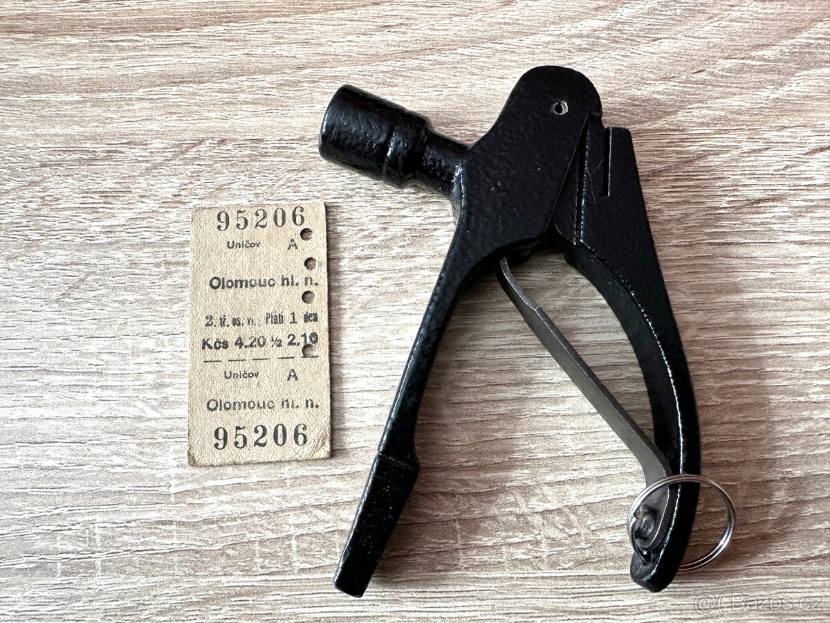 železniční kleště průvodčího ČSD na jízdenky