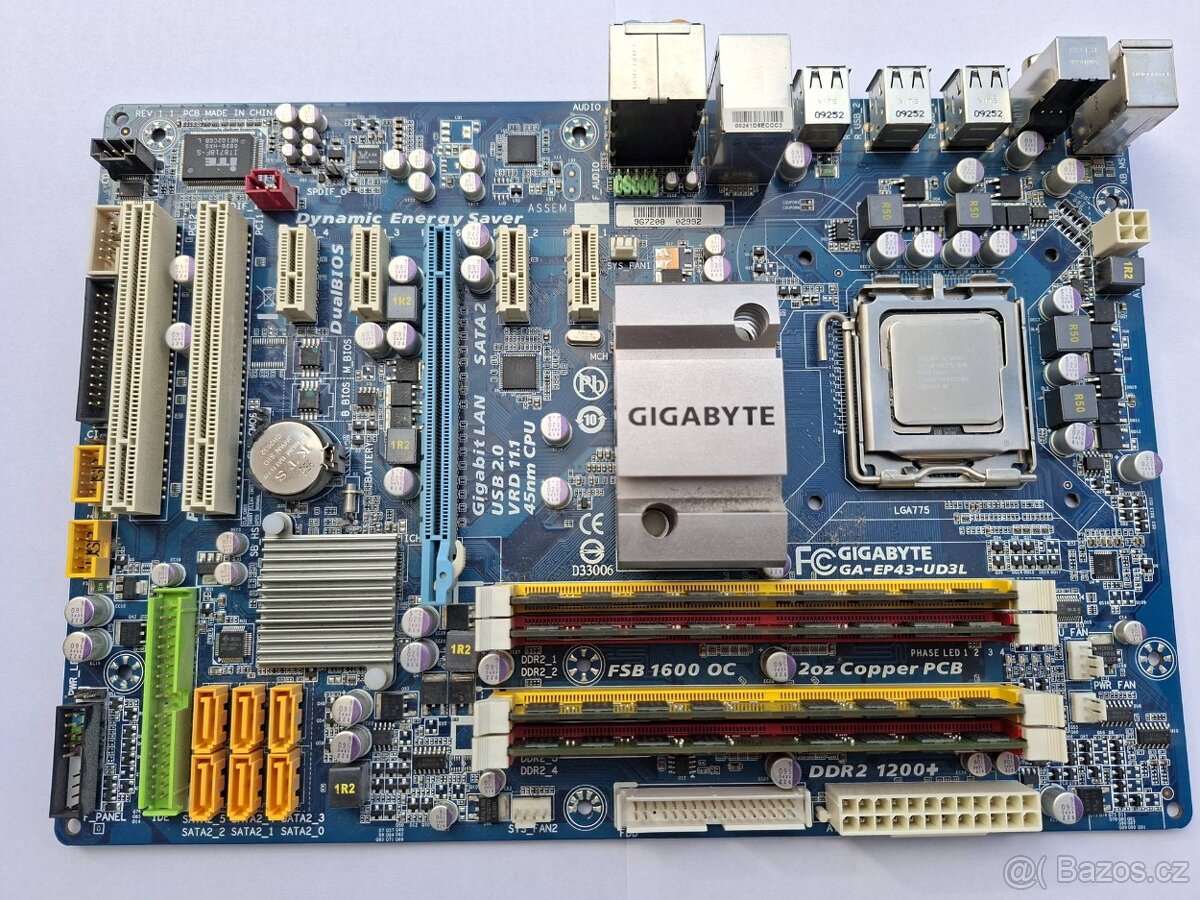 Gigabyte LGA775 + Intel čtyřjádro + chladič