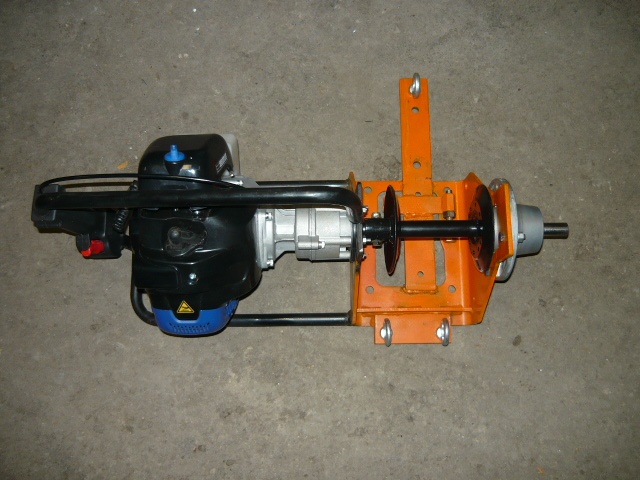 Ruční motorový lesnický naviják - tažná síla 1200 KG