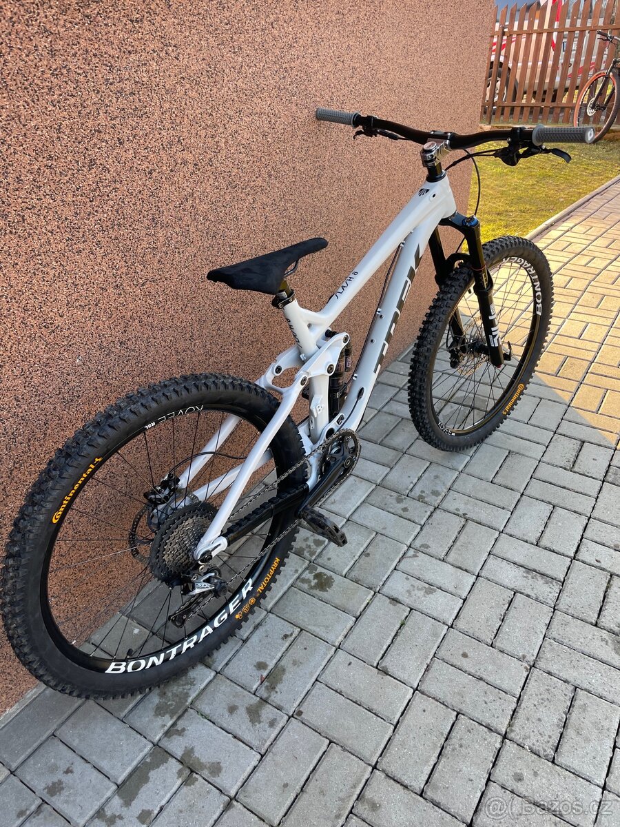 Trek Slash 8