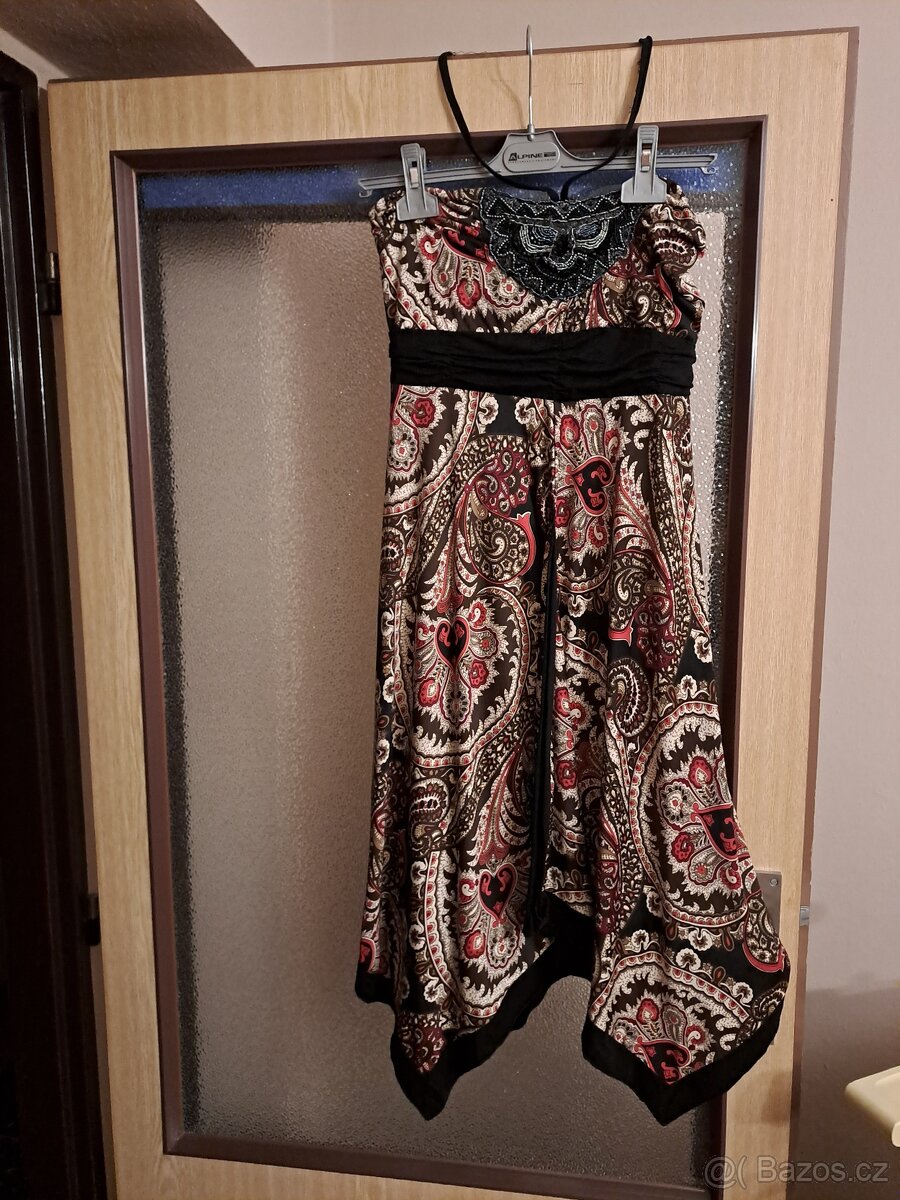 Letní šmrncovní elastické šaty vel.3840