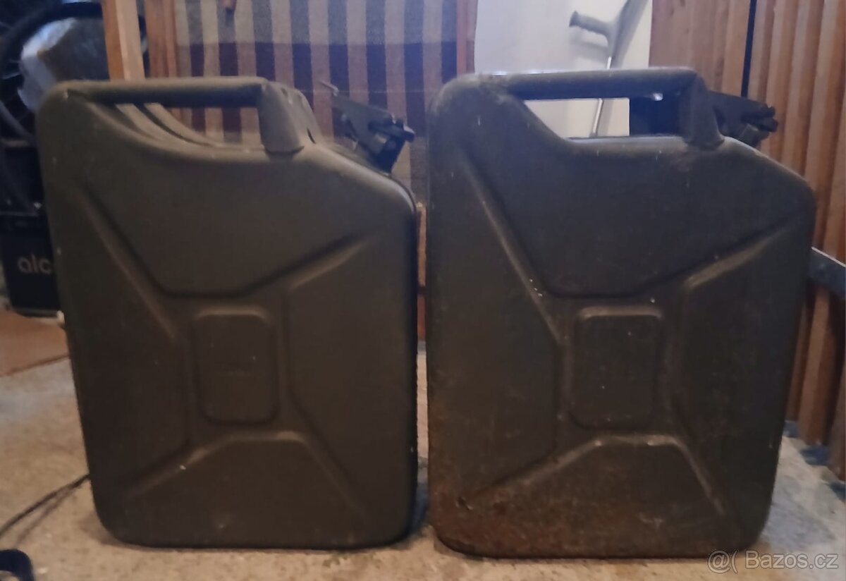 Kanystr na benzín plechový