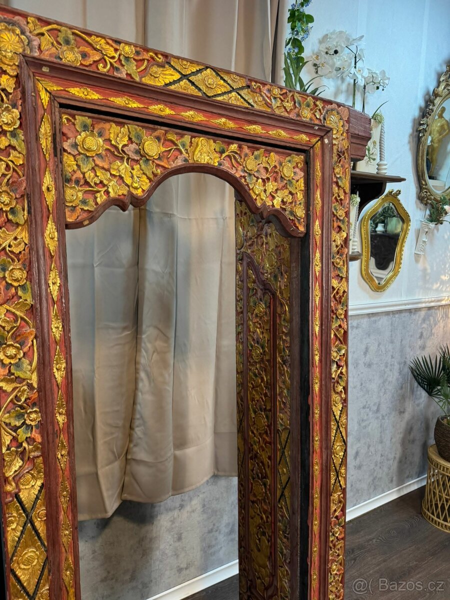 Staré dřevěné dveře z Bali (142023)