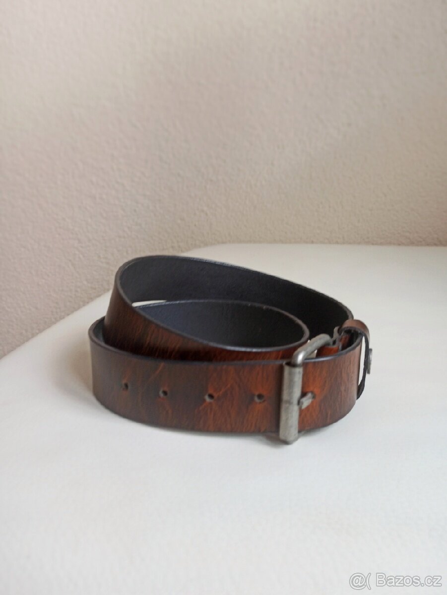 kožený pásek
