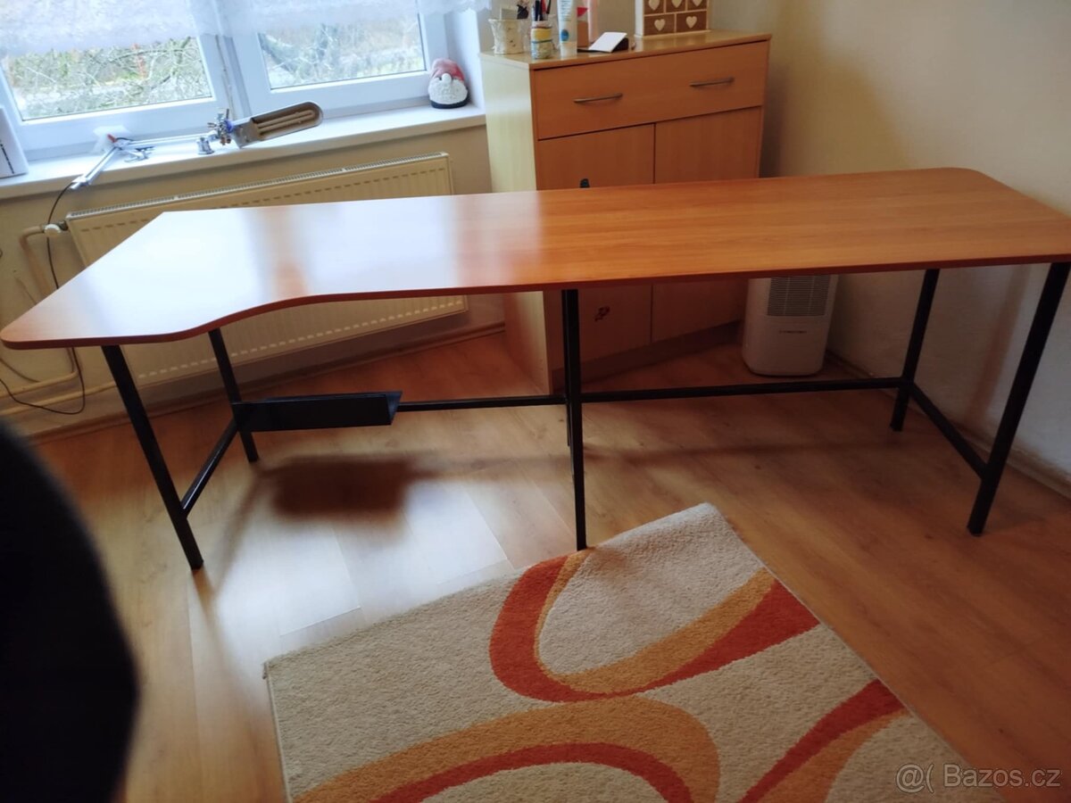 Psací stůl