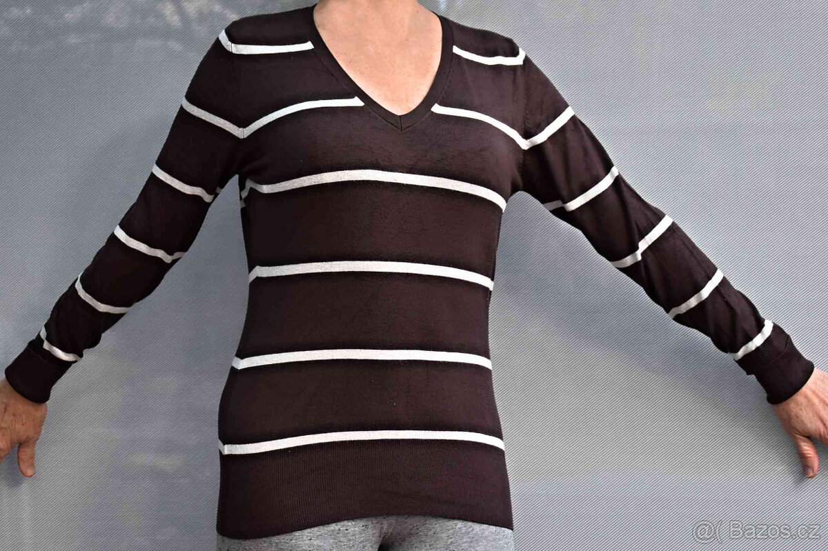 Svetry různé výstřih do V vel. M-XL