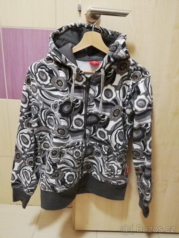 Šedá teplá mikina