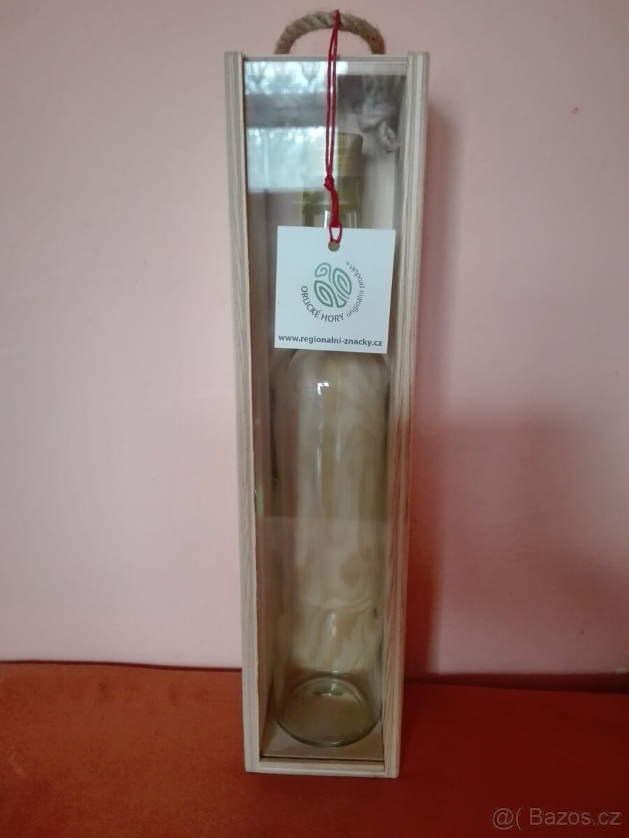 Krabice na víno-láhev.